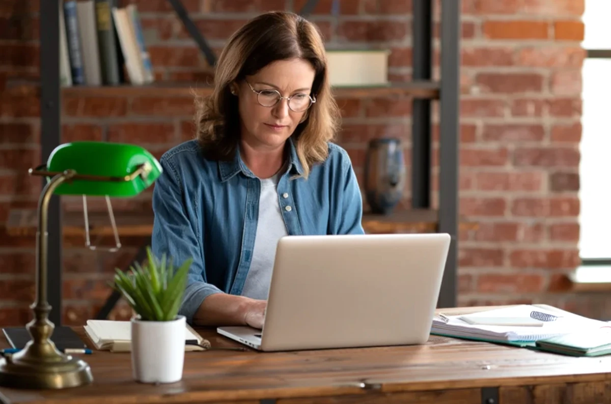 Texterin schreibt im Homeoffice